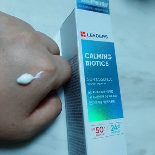 리더스코스메틱 리더스 카밍 바이오틱스 선 에센스 SPF 50+ PA++++ — 5점을 준 리뷰어가 2022년 6월 올린 사용 사진