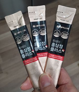 서울약사신협_투데이홍삼정플러스스틱_10g x 30포 — 5점을 준 리뷰어가 2021년 2월 올린 사용 사진