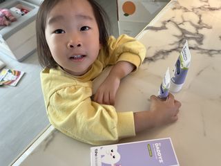 닥터데디스 안심저불소 키즈치약 (라즈베리, 청포도향 중 택 1) 60g +  여행용 미니 치약 15g — 4.5점을 준 리뷰어가 2022년 11월 올린 사용 사진