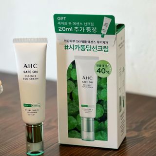 [AHC] 세이프온 에센스 선크림 올리브영 스페셜 증정 기획세트 — 4점을 준 리뷰어가 2022년 6월 올린 사용 사진