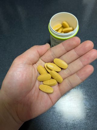 Swisse 스위스 고함량 밀크씨슬 35,000mg 60정 — 4.5점을 준 리뷰어가 2021년 11월 올린 사용 사진