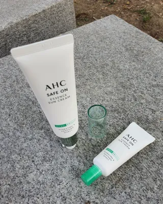 [AHC] 세이프온 에센스 선크림 올리브영 스페셜 증정 기획세트 — 4점을 준 리뷰어가 2022년 6월 올린 사용 사진