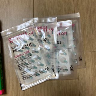 [큐어반H 스팟] 자외선 99프로 차단되는 스틱타입 스팟밴드(1팩 / 66매입) — 5점을 준 리뷰어가 2022년 11월 올린 사용 사진