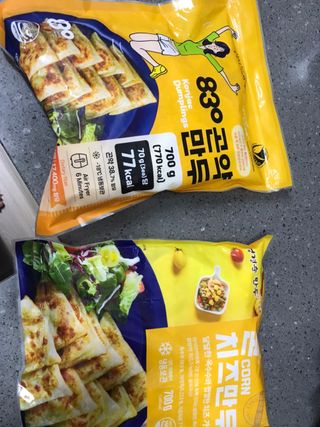 (주)성경순만두 곤약만두.콘치즈만두,삼각당면만두,당면 야끼만두,대구전통 납작만두,떡뽁이 매콤소스,달콤소스 — 5점을 준 리뷰어가 2023년 4월 올린 사용 사진