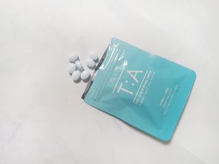 입 냄새 완화에 도움을 주는 에티켓 캔디 앳캔디 스트롱민트 — 5점을 준 리뷰어가 2021년 6월 올린 사용 사진