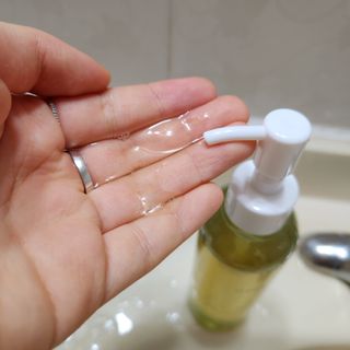 스킨큐어 산다화 순한 클렌징 동백 오일 200ml — 5점을 준 리뷰어가 2023년 5월 올린 사용 사진
