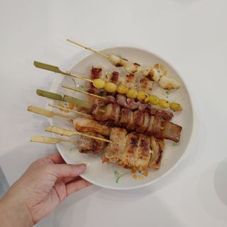 [다물꼬치] 모듬꼬치 10개 +데리야끼소스120g+매운고추소스120g — 4.5점을 준 리뷰어가 2021년 10월 올린 사용 사진