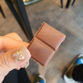 당류2g 자일리톨로 단맛을낸 슈카 퓨어비건 무설탕초콜릿 Xucker vegan 2개입 — 5점을 준 리뷰어가 2021년 4월 올린 사용 사진