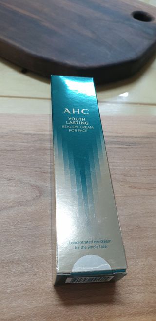 [NEW 탄력유턴 아이크림] AHC 유스 래스팅 리얼 아이크림 포 페이스 — 5점을 준 리뷰어가 2021년 4월 올린 사용 사진