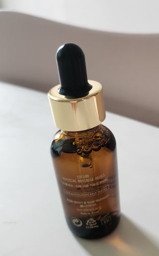 스킨큐어 산다화 비타민c 화이트닝 에센스 30ml — 5점을 준 리뷰어가 2023년 7월 올린 사용 사진