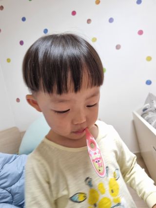 치과에서 쓰는 치약 _ 라벨제로 저불소 꼬마, 키즈, 유아, 베이비, 주니어 안전한 어린이치약 — 5점을 준 리뷰어가 2022년 12월 올린 사용 사진