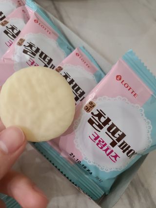 롯데제과 찰떡파이 크림치즈 — 5점을 준 리뷰어가 2021년 5월 올린 사용 사진