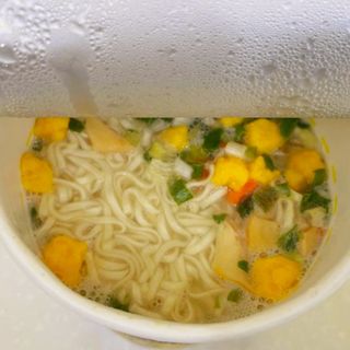 NISSIN 닛신 컵누들  4종 - 씨푸드오리지날, 씨푸드 스파이시, 씨푸드 커리, 씨푸드 XO소스 — 5점을 준 리뷰어가 2021년 11월 올린 사용 사진
