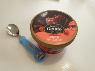롯데제과 본젤라또 비스킷&바닐라카라멜바, 본젤라또 베리쇼콜라컵 — 5점을 준 리뷰어가 2021년 11월 올린 사용 사진