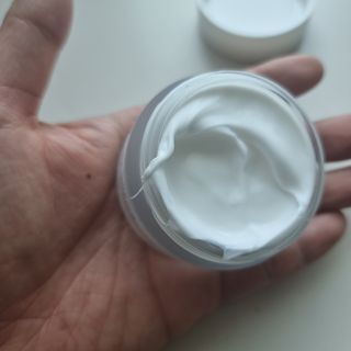 산수시 아쿠아 베네핏 24h 수부지 물광 속건조 수분크림 50ml — 5점을 준 리뷰어가 2021년 7월 올린 사용 사진