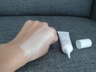 바르셀 톤업선크림 미백 메이크업베이스 CC크림 인텐시브 씨씨 젠 30ml — 4점을 준 리뷰어가 2021년 11월 올린 사용 사진
