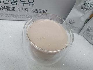 이롬 황성주 박사의 국산콩 두유 검은콩과 17곡 프리미엄 — 4점을 준 리뷰어가 2021년 5월 올린 사용 사진