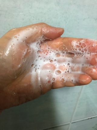 프리마인 더이상 뻣뻣하고 효과없는 탈모샴푸는 NO. 근본부터 케어하는 셀베이스 그린티샴푸(500ml) — 5점을 준 리뷰어가 2023년 3월 올린 사용 사진