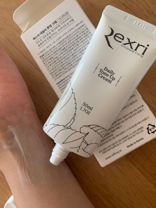 렉스리 데일리 톤업 크림 Rexri Daily Tone Up Cream — 5점을 준 리뷰어가 2022년 11월 올린 사용 사진