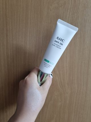 [AHC] 세이프온 에센스 선크림 올리브영 스페셜 증정 기획세트 — 5점을 준 리뷰어가 2022년 6월 올린 사용 사진