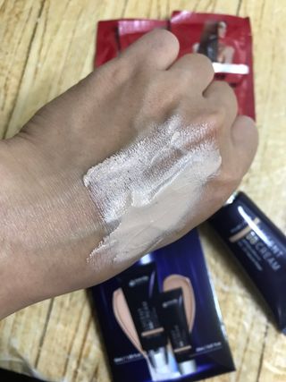 아이앤립 / EYENLIP 아이앤립 루센트 비비크림 2 Color — 4.5점을 준 리뷰어가 2021년 5월 올린 사용 사진