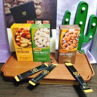 짜먹는 이지견과 짜먹는 이지아몬드, 짜먹는 이지허니피넛, 짜먹는 이지캐슈넛 각 10g X  10포 — 5점을 준 리뷰어가 2021년 2월 올린 사용 사진