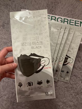 에버그린 순면 끈조절 KF80 마스크 - 화이트/블랙 컬러 대형 - 10매 — 5점을 준 리뷰어가 2021년 6월 올린 사용 사진