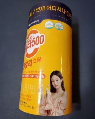 광동생활건강 [광동] 제니비타민C 비타500데일리스틱 180포+제니등신대+제니스티커 — 5점을 준 리뷰어가 2021년 12월 올린 사용 사진