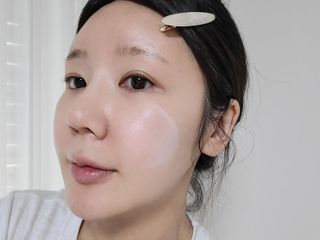 [스킨1004] 마다가스카르 센텔라 히알루-시카 워터핏 선세럼 50ml — 5점을 준 리뷰어가 2024년 5월 올린 사용 사진