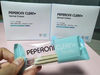 페페로니 2종 세트 클린플러스 덴탈껌 치킨+덕 — 5점을 준 리뷰어가 2021년 8월 올린 사용 사진