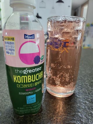 더그레잇티 콤부차 [매일유업] 더그레잇티 44kcal 콤부차 300ml *12개입 (오리지널 6개+베리리치 6개) — 5점을 준 리뷰어가 2023년 8월 올린 사용 사진