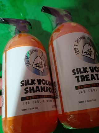 썸헤어 / SUMHAIR 썸헤어 실크 볼륨 샴푸+트리트먼트 프룻자스민티 — 4점을 준 리뷰어가 2021년 6월 올린 사용 사진