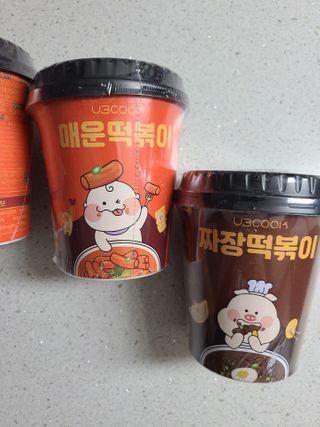 유비쿡 컵떡볶이 매운컵떡볶이2개/ 짜장컵떡볶이 2개  총 4개세트 — 5점을 준 리뷰어가 2021년 2월 올린 사용 사진