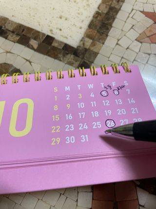 리훈 2024년달력 언더모니터 미니 탁상달력 — 5점을 준 리뷰어가 2023년 10월 올린 사용 사진