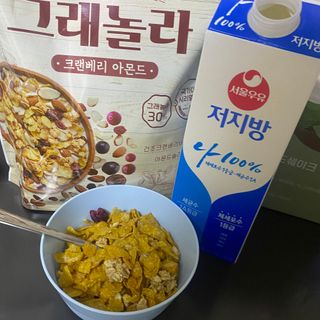 씨알푸드 씨알로 그래놀라 2종 후르츠+크랜베리 아몬드 — 4.5점을 준 리뷰어가 2022년 7월 올린 사용 사진