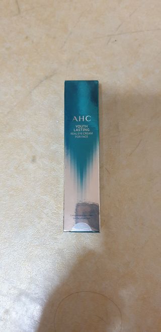 [NEW 탄력유턴 아이크림] AHC 유스 래스팅 리얼 아이크림 포 페이스 — 5점을 준 리뷰어가 2021년 2월 올린 사용 사진