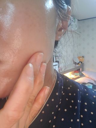 약손명가코스메틱 에오스보떼 아쿠아 모이스처라이징 워터 크림 — 5점을 준 리뷰어가 2022년 1월 올린 사용 사진