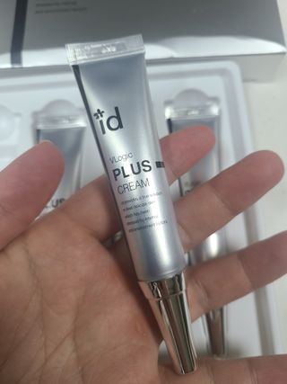 아이디플라코스메틱 아이디 브이로직 플러스 크림 15ml X 4EA — 5점을 준 리뷰어가 2022년 1월 올린 사용 사진