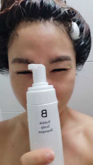 블룸비 거품 두피 샴푸 — 5점을 준 리뷰어가 2022년 7월 올린 사용 사진