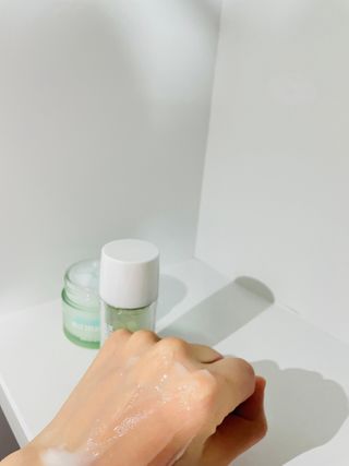 김정문알로에 큐어 큐어 알로에 리프레쉬 젤리 세럼, 큐어 알로에 하이드로 젤리 크림 — 4점을 준 리뷰어가 2021년 2월 올린 사용 사진