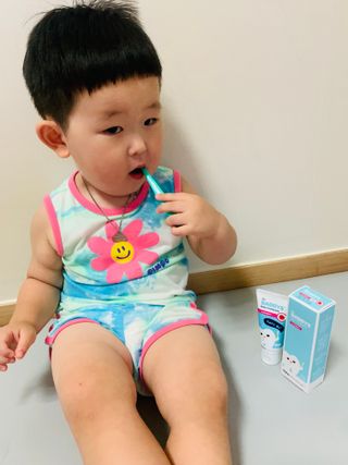 닥터데디스 안심무불소 베이비치약 60g + 여행용 미니 치약 15g — 5점을 준 리뷰어가 2022년 8월 올린 사용 사진