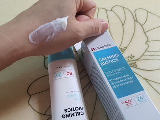 리더스코스메틱 리더스 카밍 바이오틱스 선 에센스 SPF 50+ PA++++ — 4.5점을 준 리뷰어가 2022년 8월 올린 사용 사진
