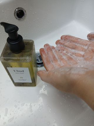 테이크어샤워 구매평)우붓 바디워시 Ubud BODY WASH 250ML — 5점을 준 리뷰어가 2025년 9월 올린 사용 사진