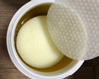 [포잇] 카카두허니씨 미백 톤업패드 190ml 60매 *1개 — 4.5점을 준 리뷰어가 2023년 1월 올린 사용 사진