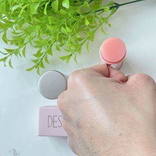 바르는뷰티 데생멀티밤 식물유래성분 97 저분자콜라겐 피부수분 미백 주름개선 멀티밤스틱 — 5점을 준 리뷰어가 2021년 11월 올린 사용 사진