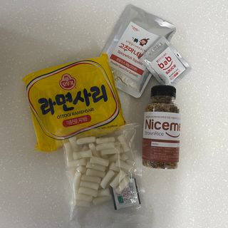 더밥  고추마녀 라볶이 +  나이스미 무설탕 현미후레이크 — 4점을 준 리뷰어가 2021년 10월 올린 사용 사진