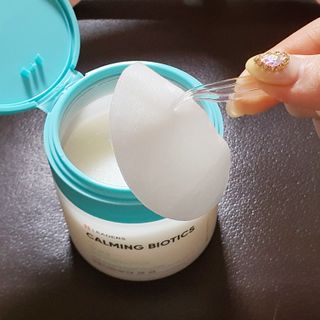 리더스코스메틱 리더스 카밍 바이오틱스 퀵 수딩 패드 — 5점을 준 리뷰어가 2022년 5월 올린 사용 사진