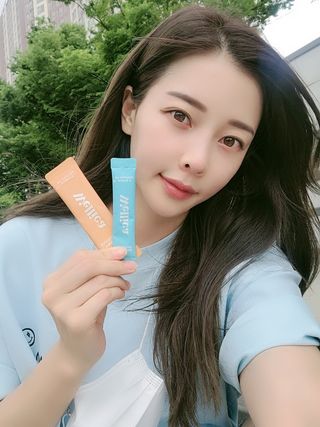 웰리카 다이어트 프로바이오틱스  20포 + 웰리카 저분자 피쉬콜라겐 10포 — 4점을 준 리뷰어가 2021년 5월 올린 사용 사진