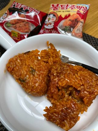 삼양냉동 [삼양] 불닭참치마요구운주먹밥+불닭볶음김치구운주먹밥 2세트구성 — 5점을 준 리뷰어가 2021년 2월 올린 사용 사진
