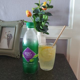 몽베스트 Montbest with Sparkling water Lime20병 — 5점을 준 리뷰어가 2022년 9월 올린 사용 사진